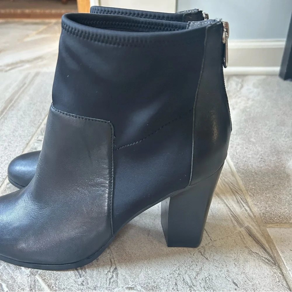 NWOB Adrienne Vittadini Ratti Black Leather Block Heel Ankle Boots, Size 10M